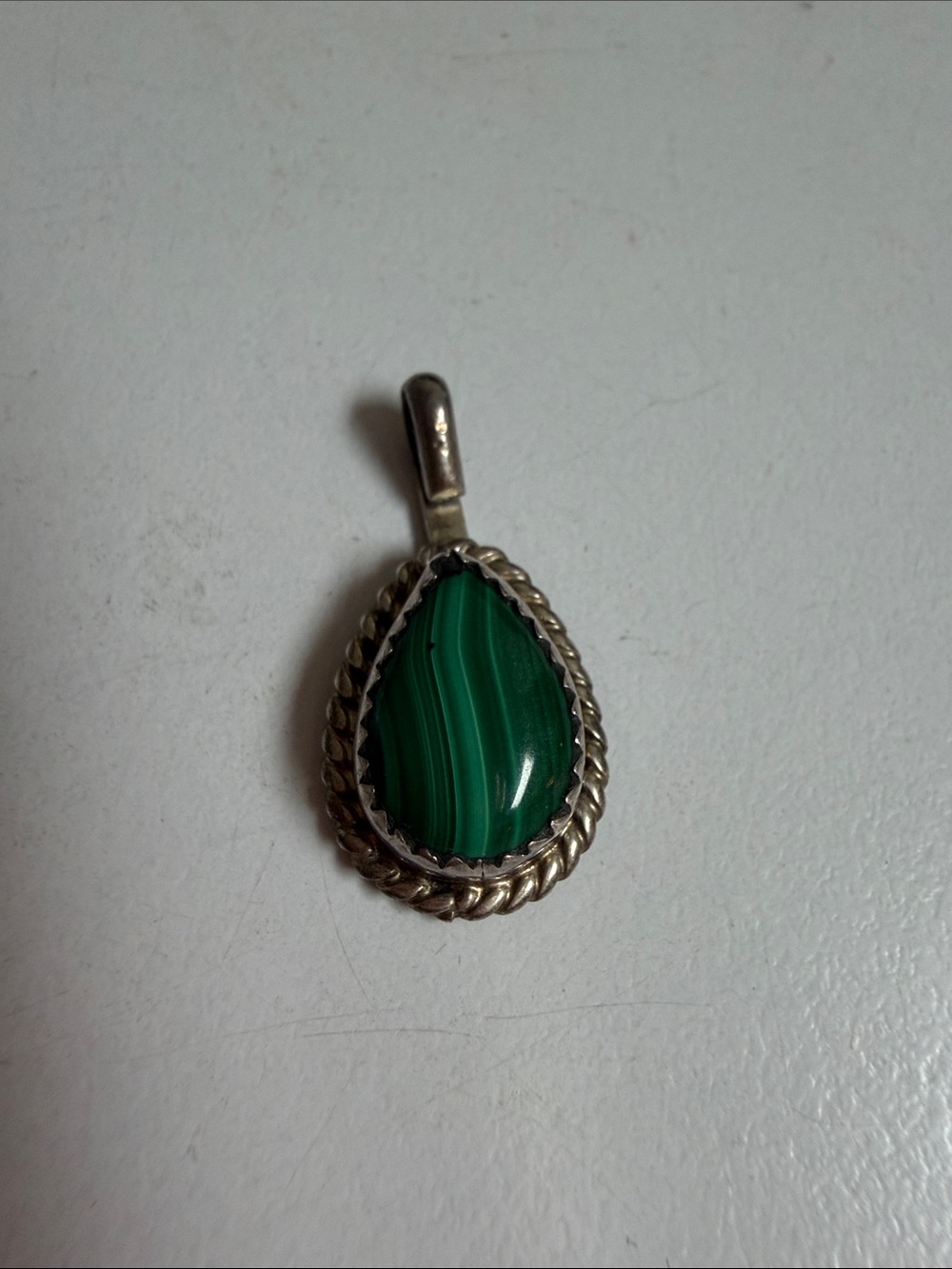 Signed Native American 925  Green Teardrop Malachite-Style Pendant Necklace. TT
